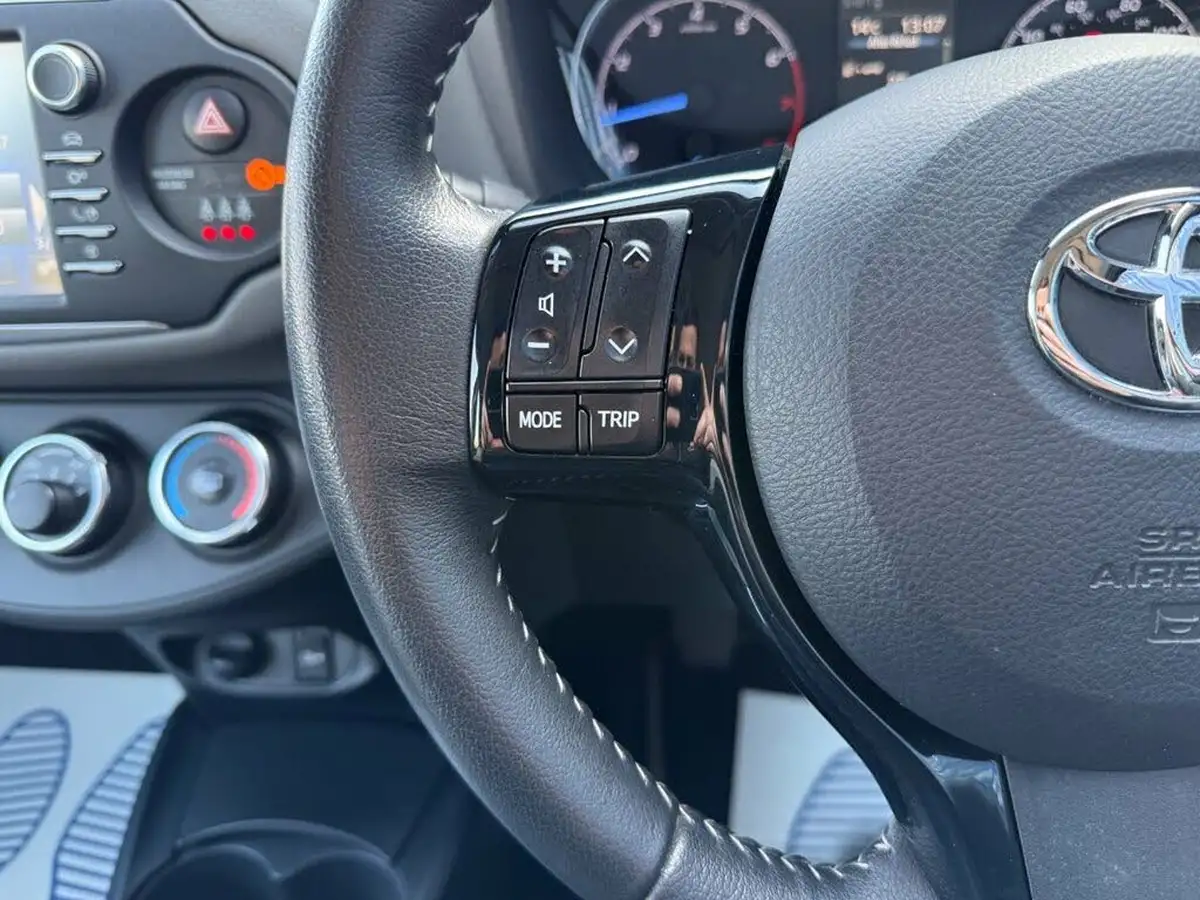 2017-toyota-yaris-10-vvt-i-icon-tech-big-24