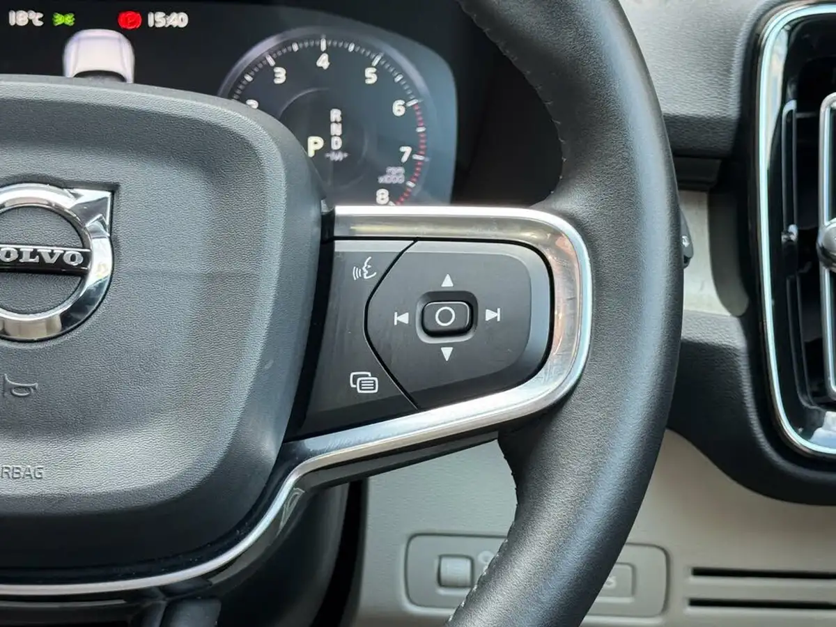 2019-volvo-xc40-20-t4-inscription-awd-big-23
