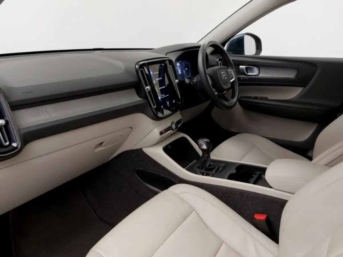 2021-volvo-xc40-15-t3-inscription-163bhp-big-4