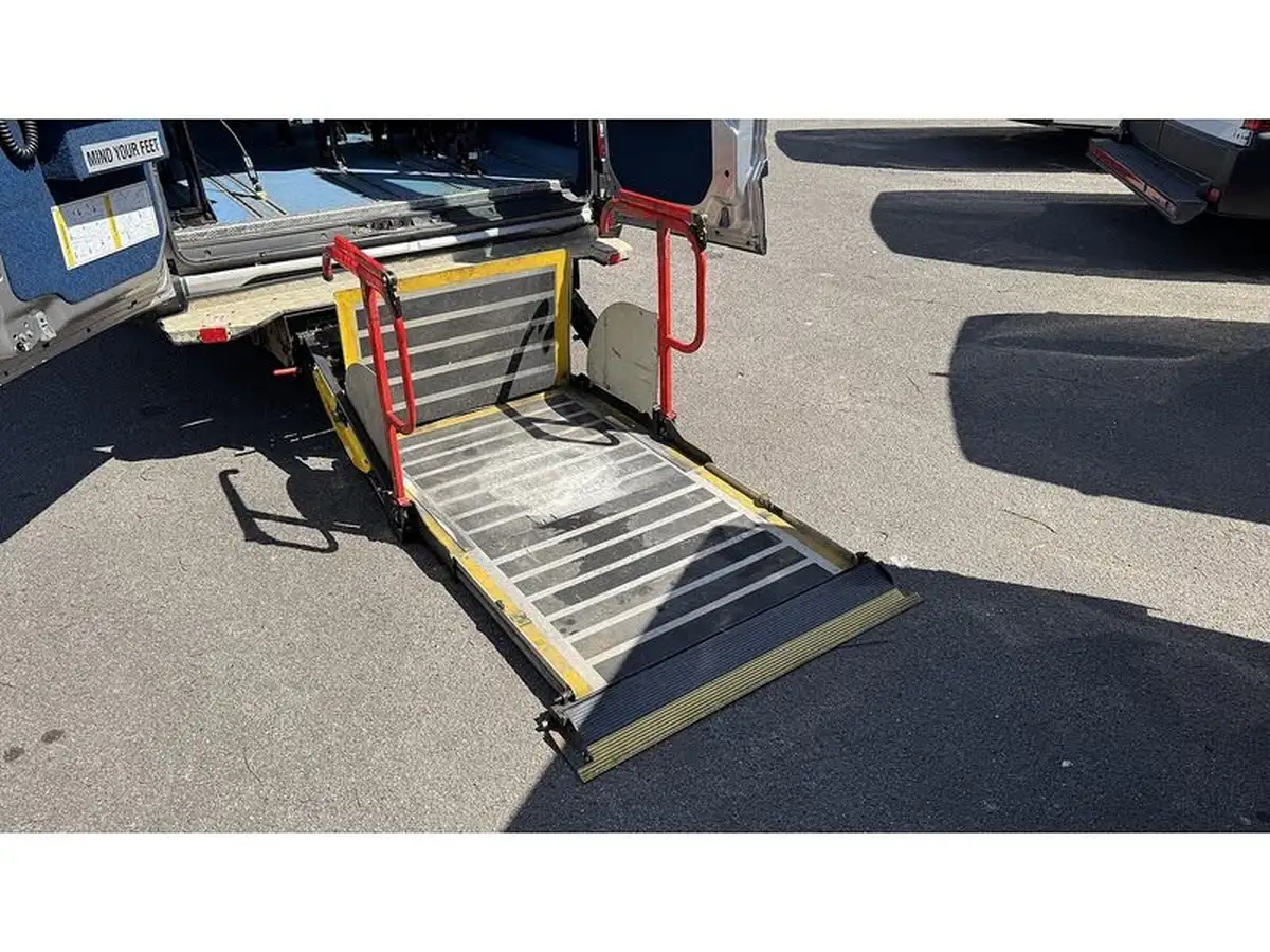 2015-iveco-daily-big-15