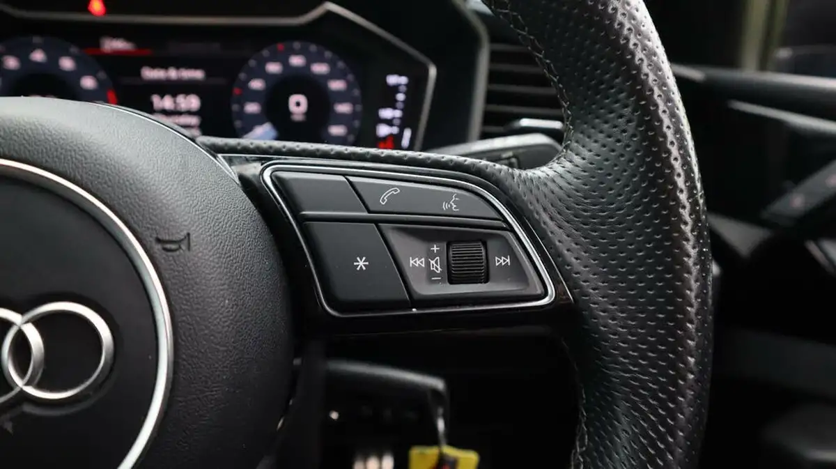 2021-audi-a1-10-25-tfsi-black-edition-s-tronic-big-24