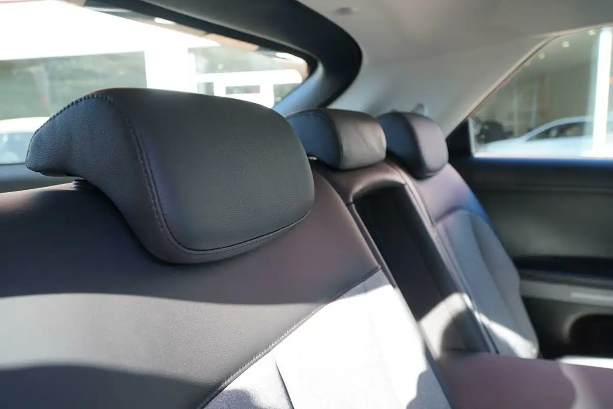 2023-hyundai-ioniq-5-e-premium-170ps-58kwh-rwd-big-19