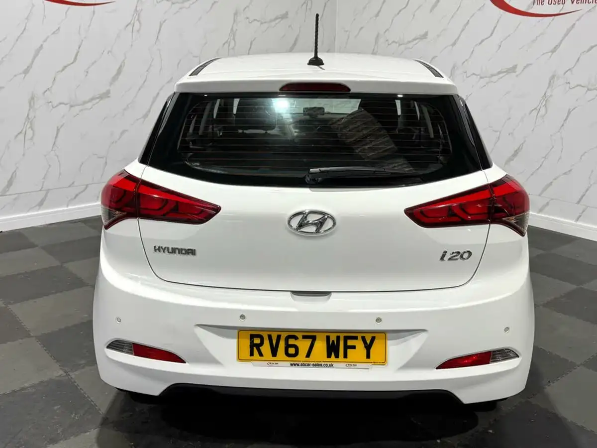2017-hyundai-i20-12-se-hatchback-5d-big-3