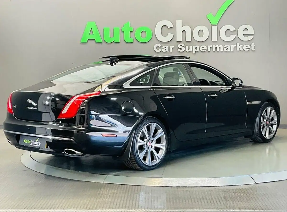2017-jaguar-xj-series-30td-xj-portfolio-lwb-big-16