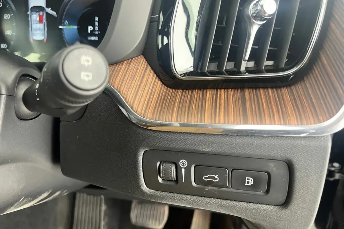 2021-volvo-xc60-20-t8-inscription-pro-390bhp-big-32