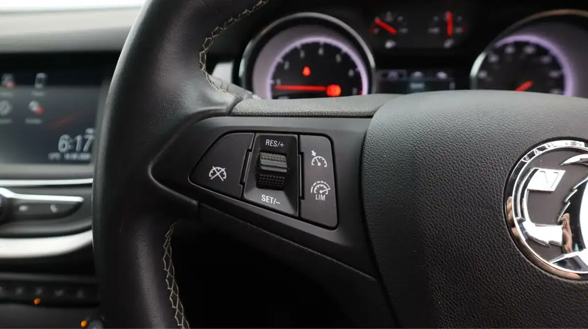 2019-vauxhall-astra-14i-16v-turbo-tech-line-nav-125ps-ss-hatchback-big-23