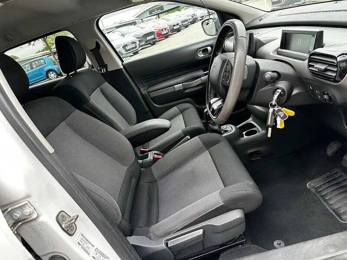 2015-citroen-c4-cactus-16bluehdi-flair-big-12