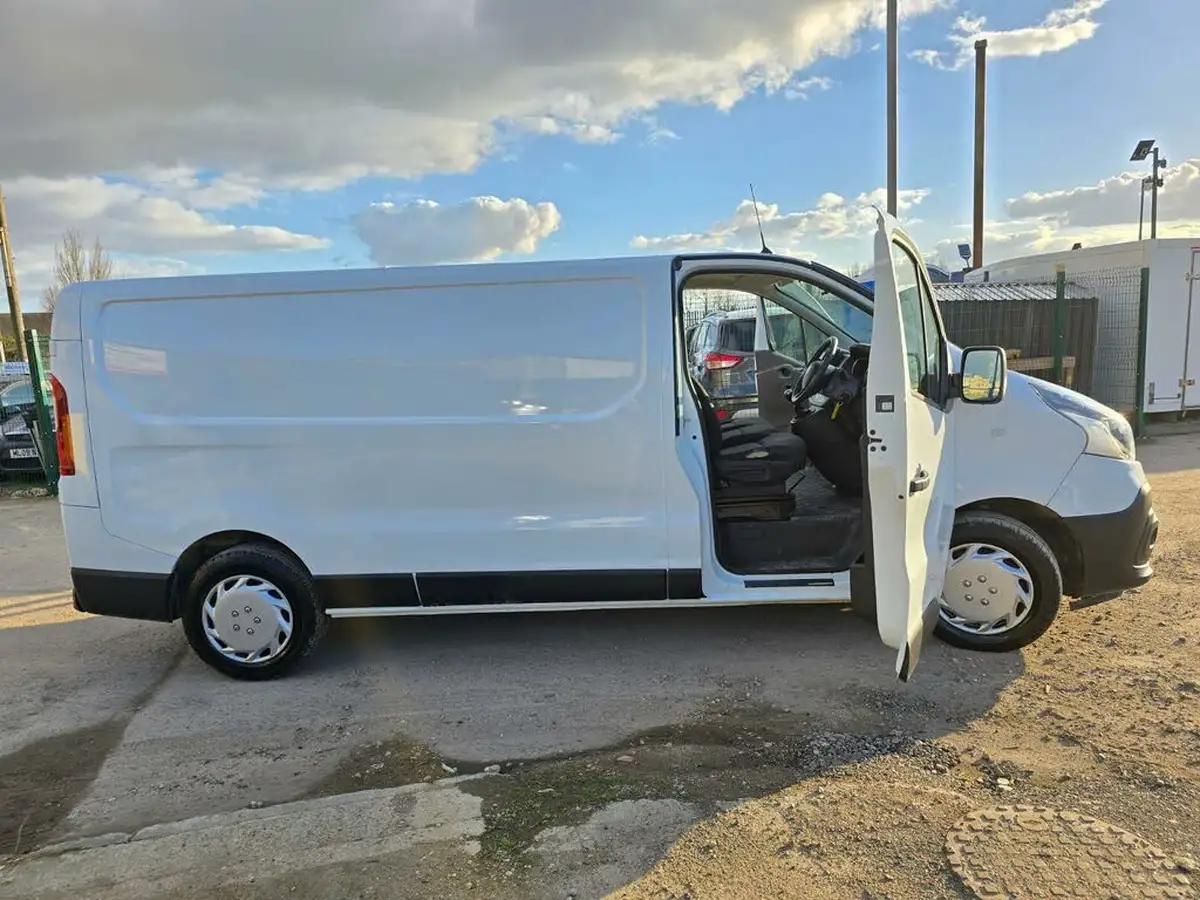 2021-renault-trafic-20dci-ll30-energy-120-business-panel-big-17