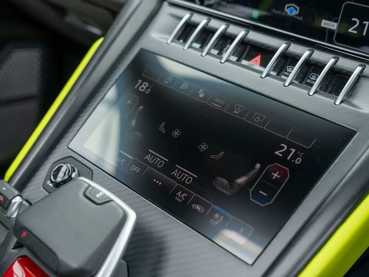 2022-lamborghini-urus-40-no-trim-big-20