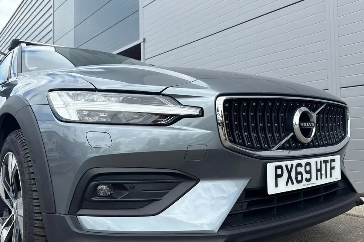 2019-volvo-v60-20td-d4-cross-country-big-8