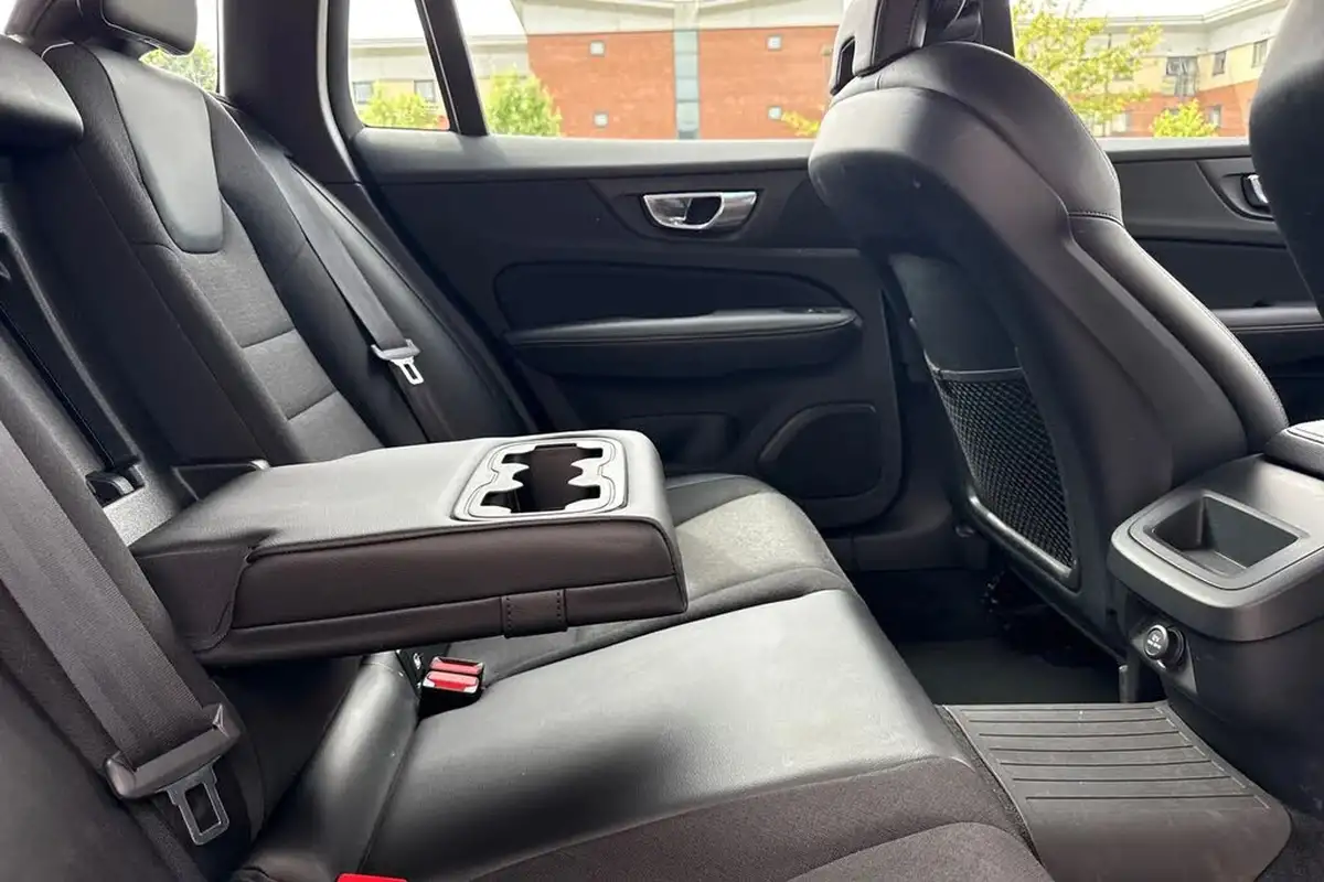 2019-volvo-v60-20td-d4-cross-country-big-60