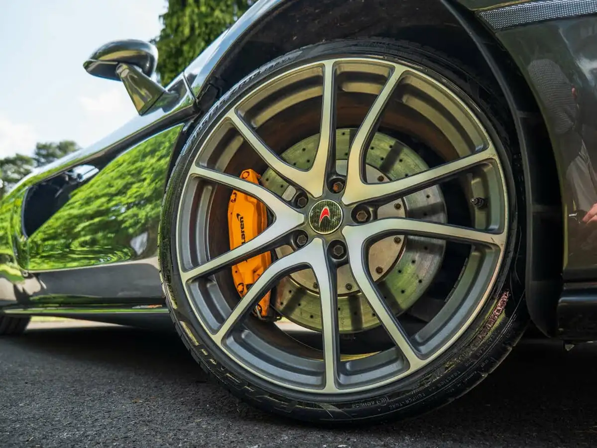 2017-mclaren-570gt-38-big-18