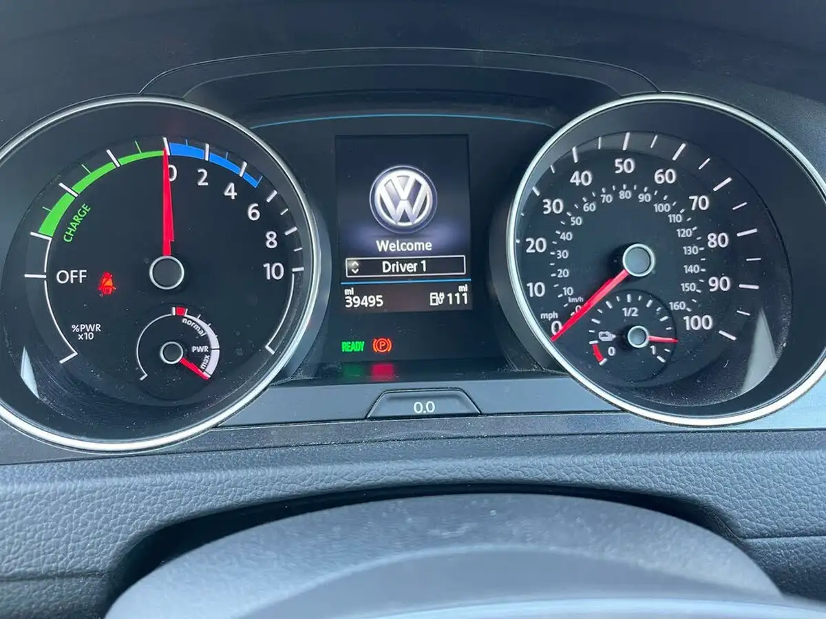 2020-volkswagen-golf-e-e-golf-big-39