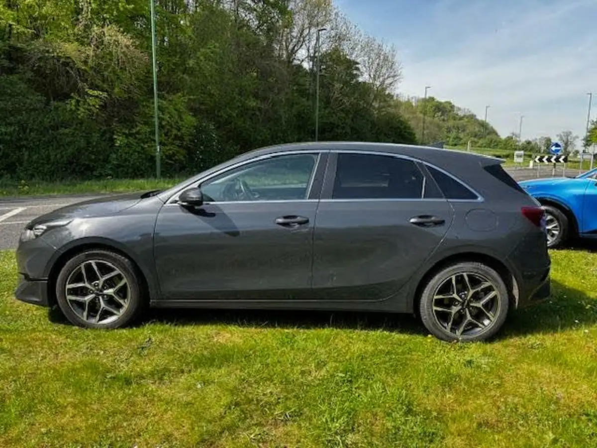 2022-kia-ceed-15-t-gdi-3-hatchback-big-4