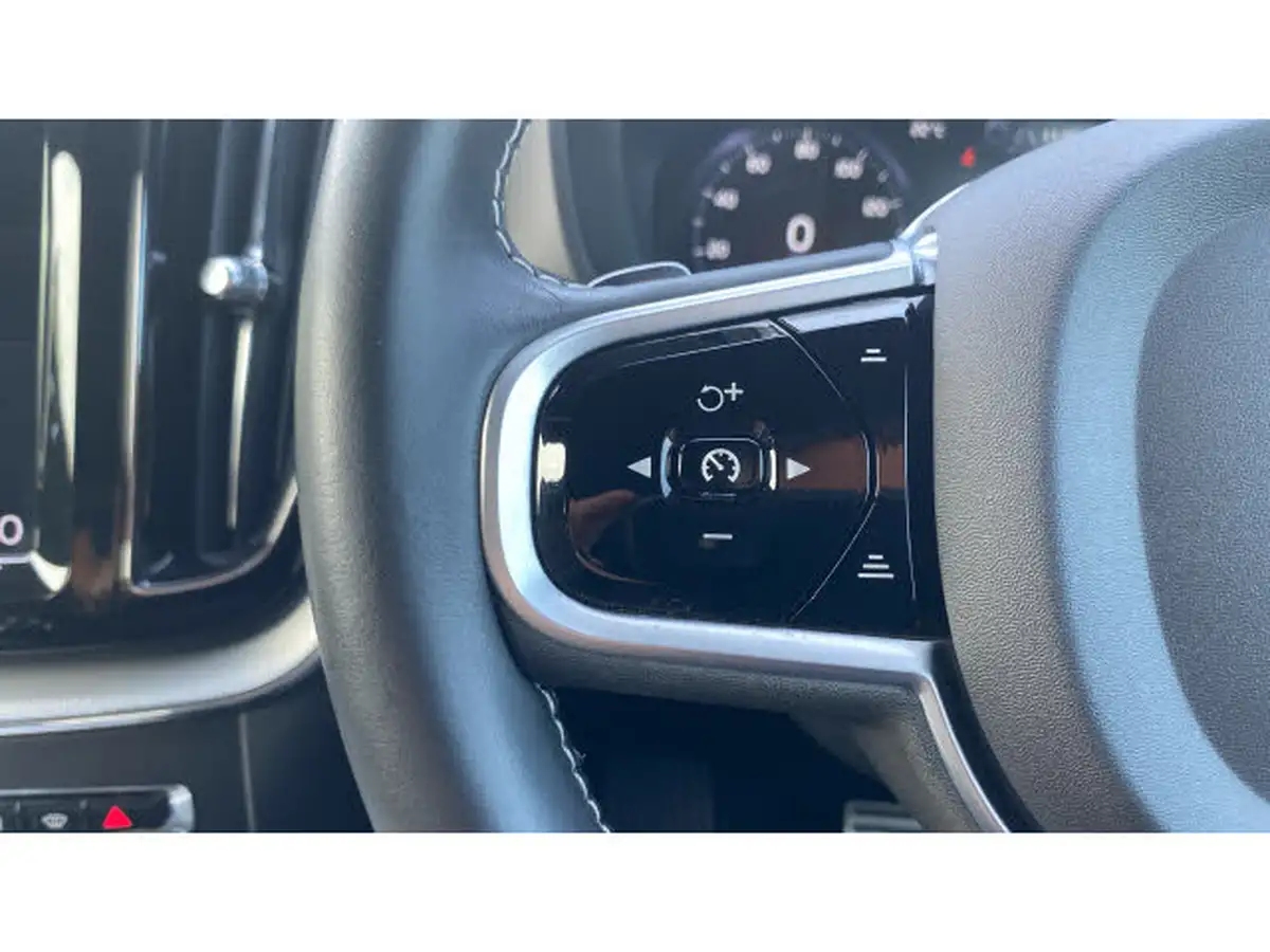 2019-volvo-xc60-20-t5-r-design-awd-big-17