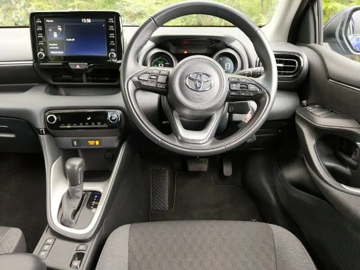 2022-toyota-yaris-15-vvt-i-design-big-6