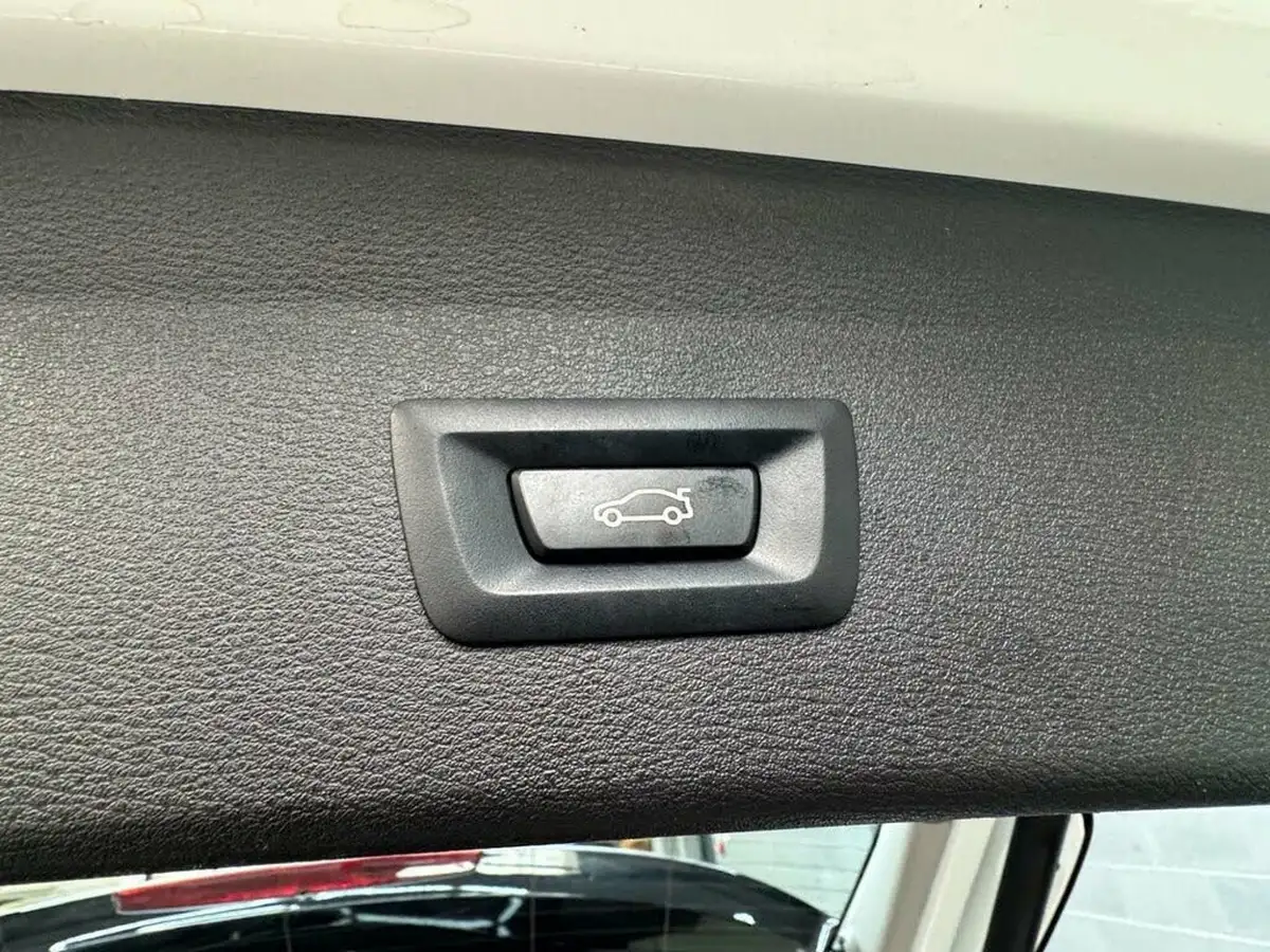 2021-bmw-x1-15-sdrive18i-xline-big-9