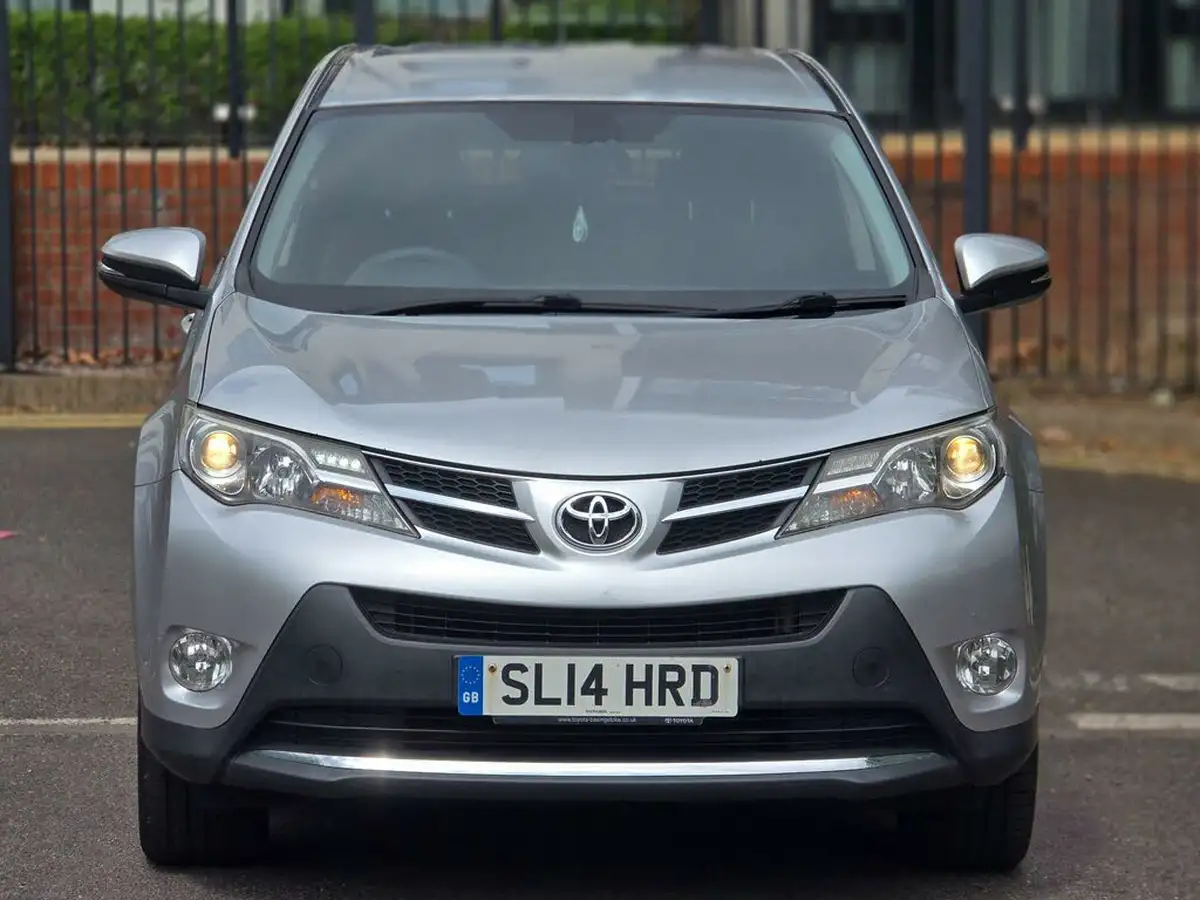 2014-toyota-rav4-20td-icon-20d-2wd-nav-big-33