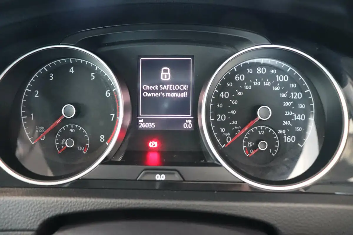 2014-volkswagen-golf-14-gt-tsi-140ps-act-hatchback-5d-1395cc-dsg-big-39