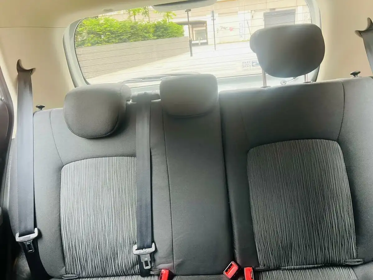 2012-hyundai-i10-12-classic-85bhp-big-11