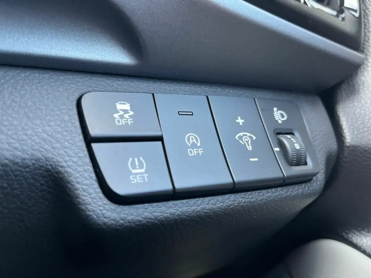 2022-kia-stonic-10-t-gdi-connect-big-28