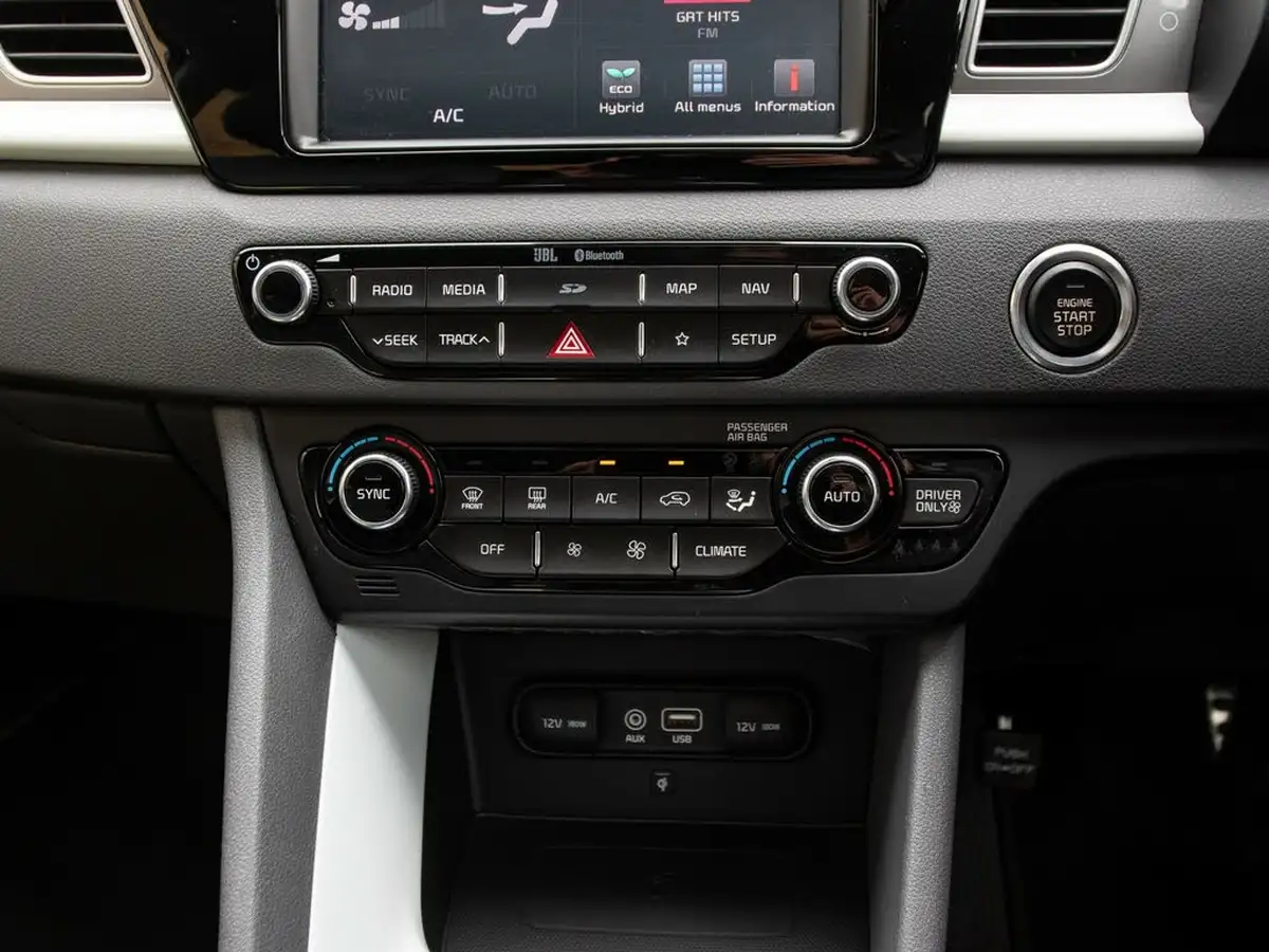2017-kia-niro-16-gdi-first-edition-big-34