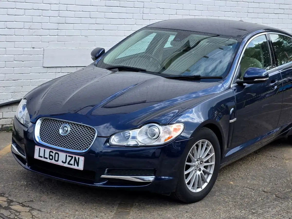 2010-jaguar-xf-30-luxury-big-25