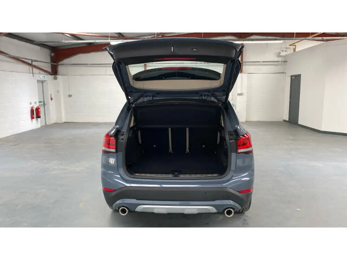 2021-bmw-x1-20-sdrive20i-xline-big-30