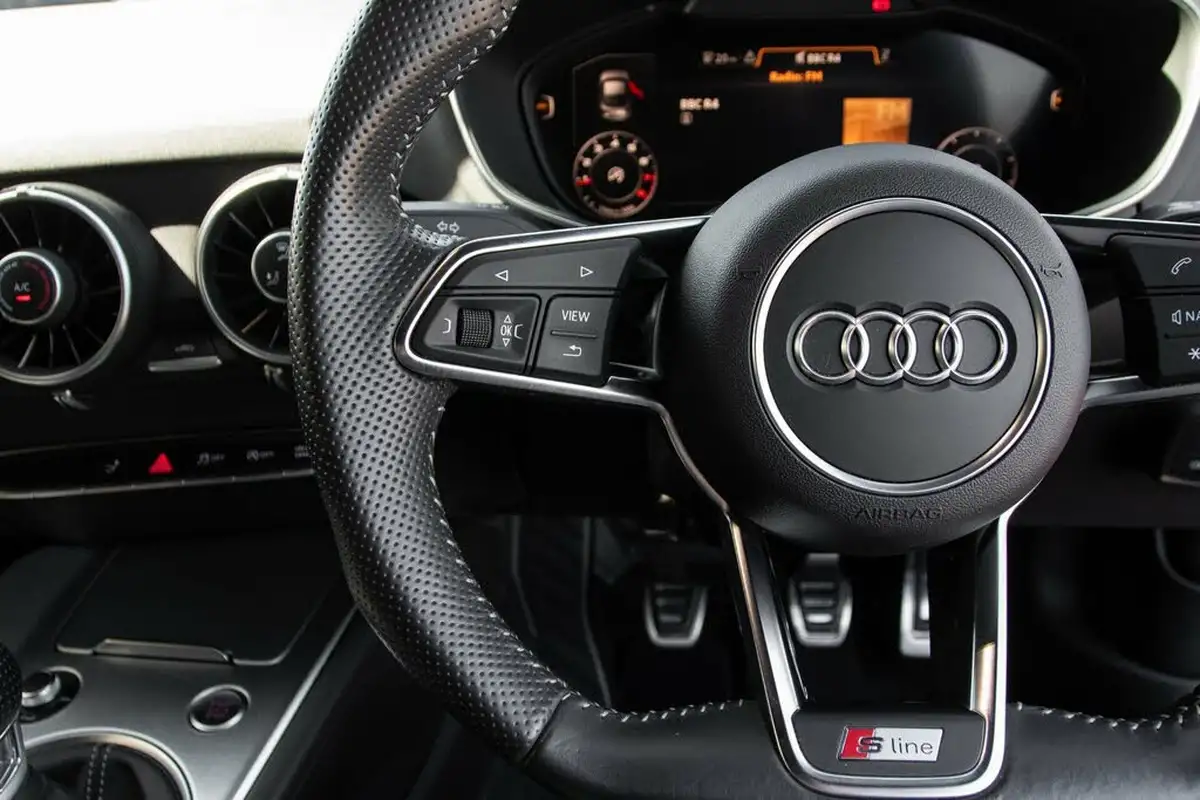 2015-audi-tt-coupe-20-tfsi-s-line-big-18