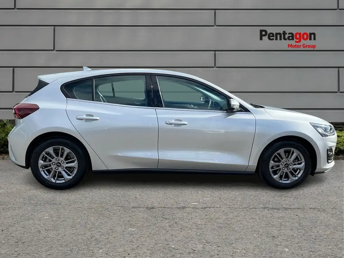 2023-ford-focus-10t-titanium-125ps-hatchback-big-13