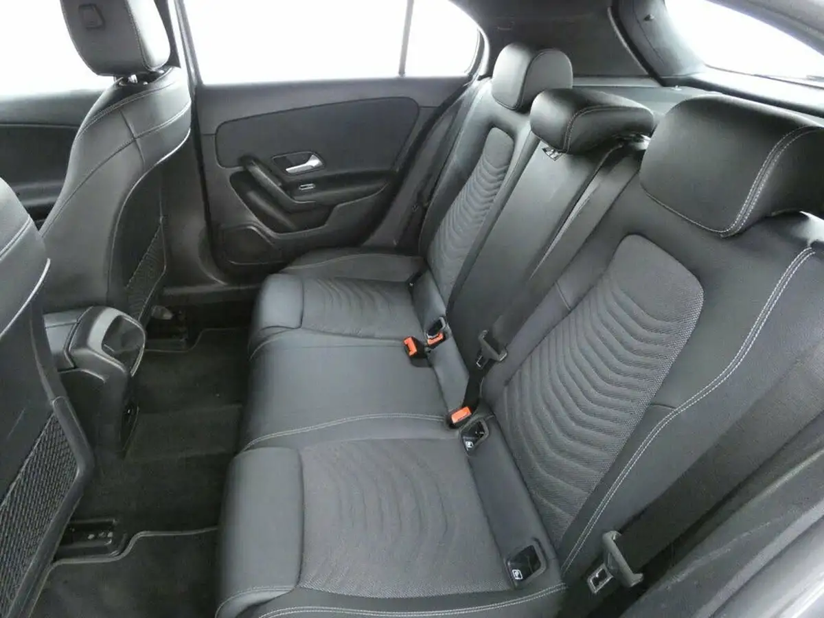 2021-mercedes-benz-a-class-20d-a180d-se-8g-dct-big-21