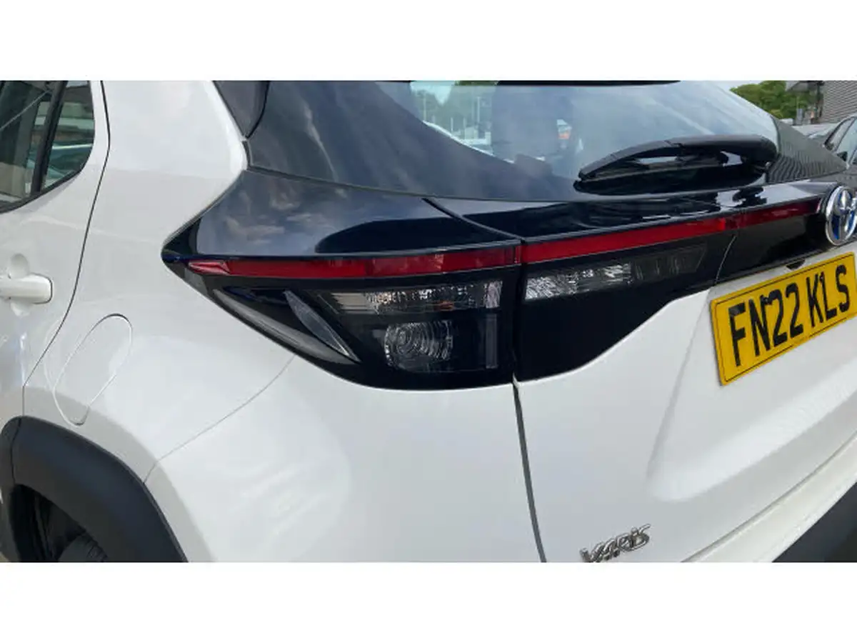 2022-toyota-yaris-cross-15-vvt-i-icon-big-22
