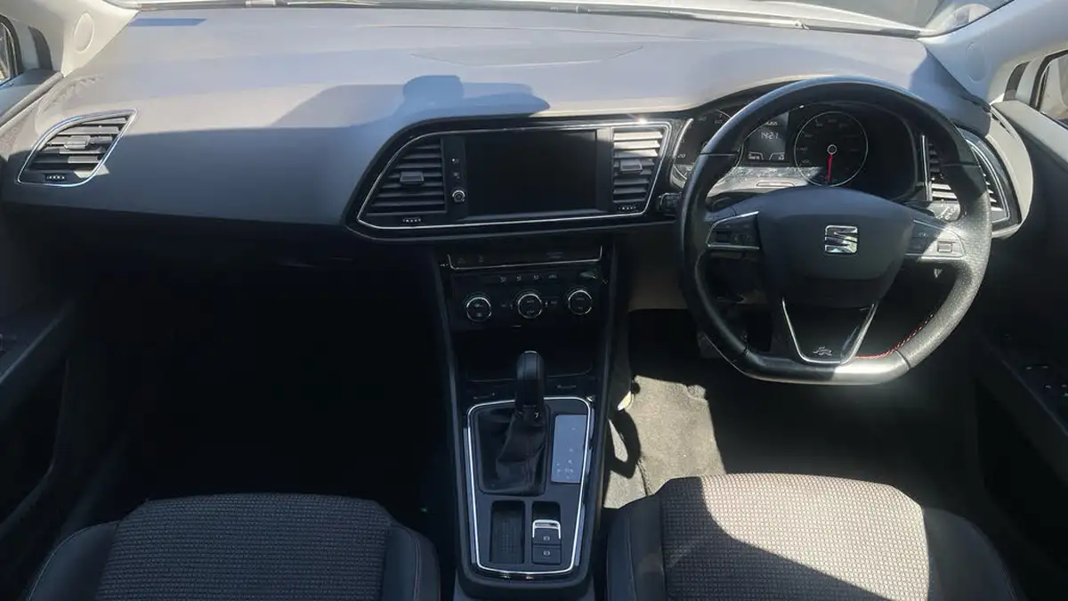 2018-seat-leon-14-ecotsi-fr-technology-estate-5d-dsg-big-10