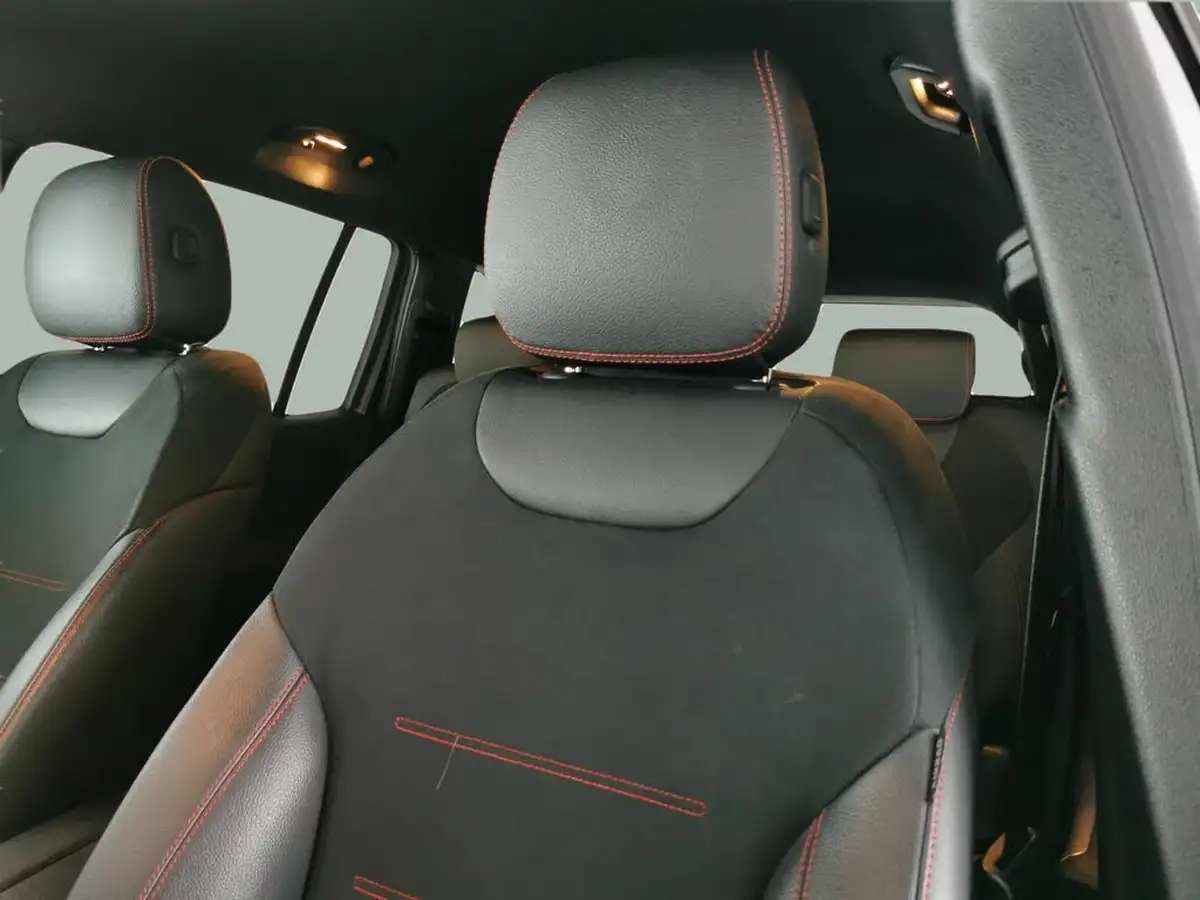 2021-mercedes-benz-glb-class-13-glb200-amg-line-8g-tronic-big-17