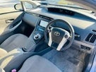 2010-toyota-prius-small-15