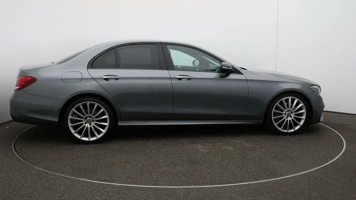 2020-mercedes-benz-e-class-20d-e300d-amg-line-edition-premium-plus-saloon-4d-big-51