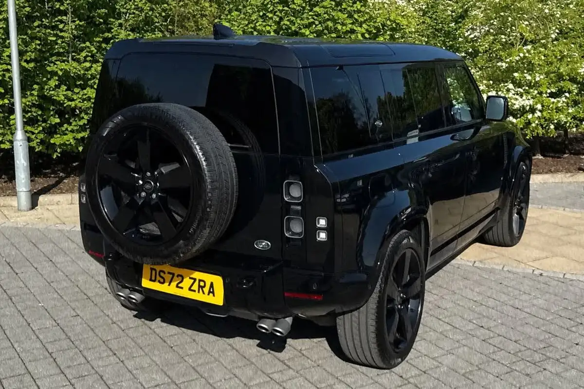 2022-land-rover-110-defender-50-p525-v8-big-22