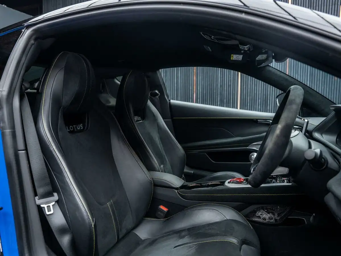 2023-lotus-emira-35-first-edition-v6-big-1
