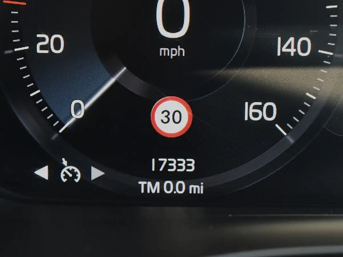 2022-volvo-xc40-15-t5-r-design-pro-big-30
