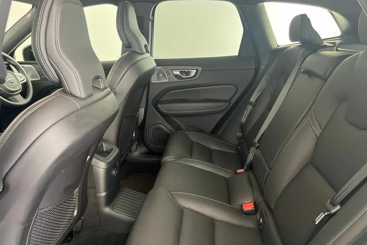 2024-volvo-xc60-20-t8-ultra-black-edition-big-16