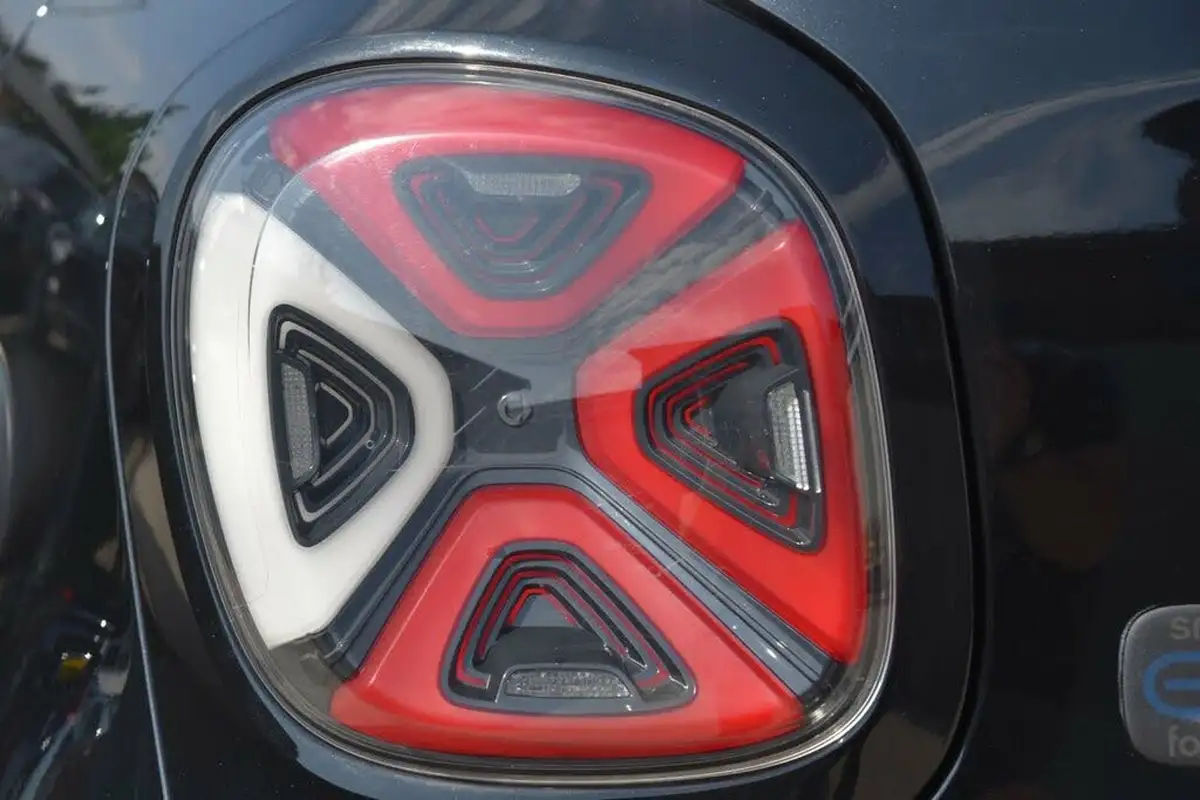 2020-smart-forfour-eq-prime-exclusive-big-18