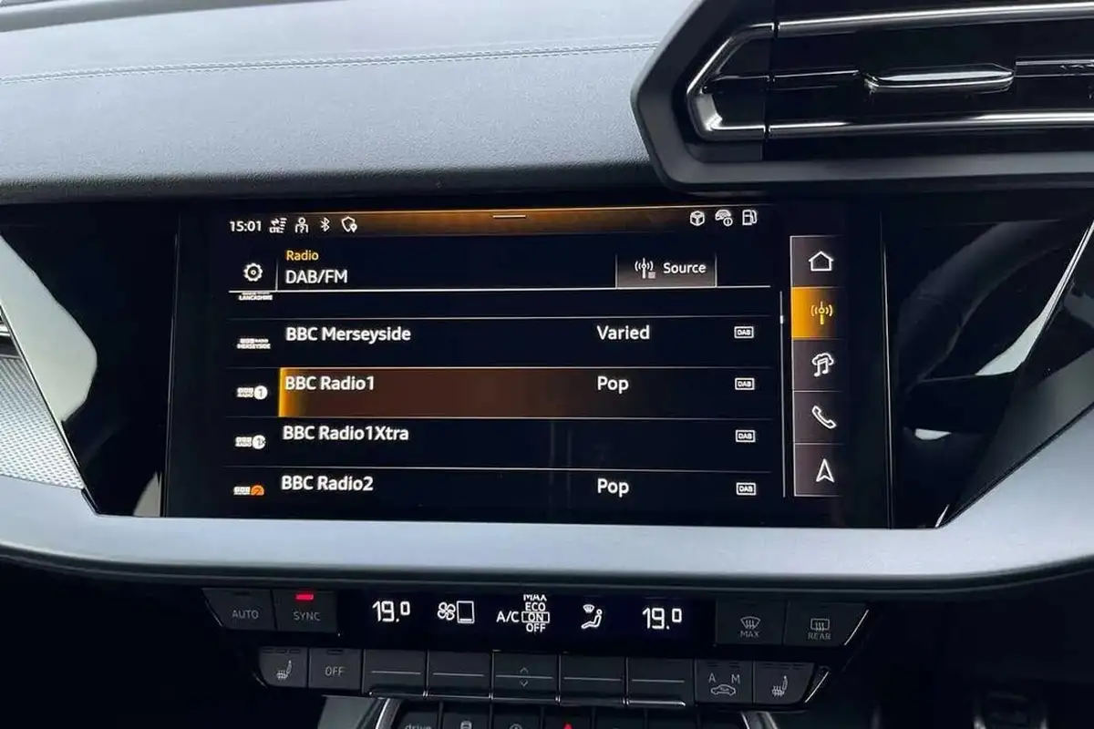 2025-audi-a3-15-30-tfsi-s-line-saloon-4d-big-46