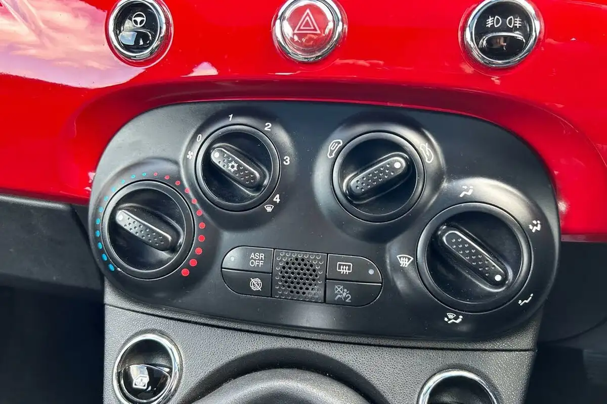 2020-fiat-500-10-lounge-big-8
