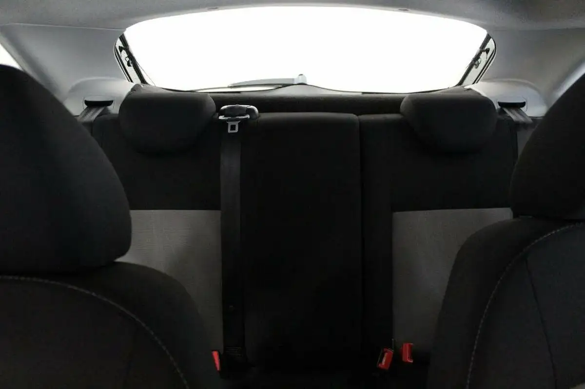 2015-seat-ibiza-14-se-sportcoupe-3d-big-41