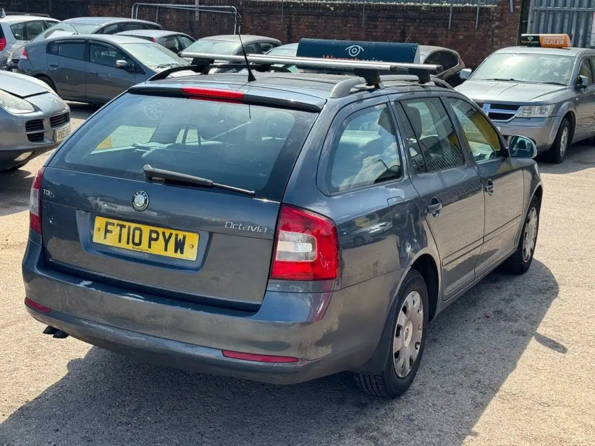 2010-skoda-octavia-19td-s-estate-dsg-big-16