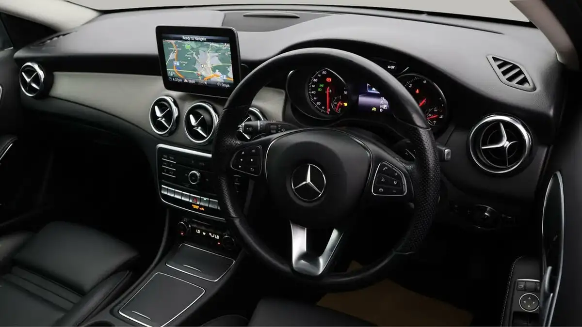 2018-mercedes-benz-gla-class-21d-gla-220d-sport-177ps-executivess-big-8