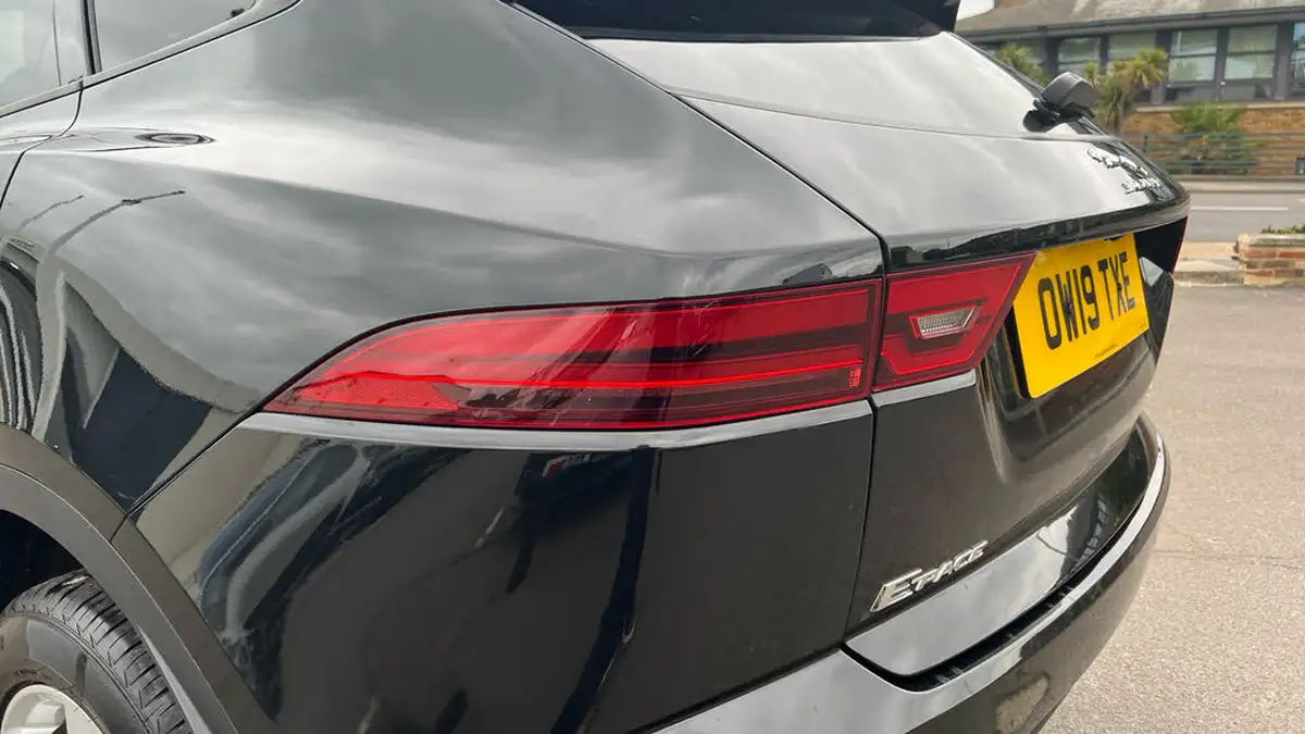2019-jaguar-e-pace-20-i4d-r-dynamic-se-180ps-awd-auto-big-18
