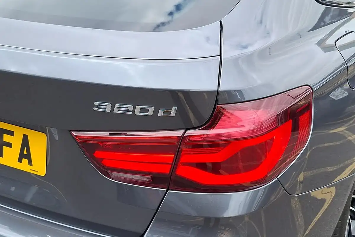 2018-bmw-3-series-20td-320d-m-sport-gt-auto-big-14