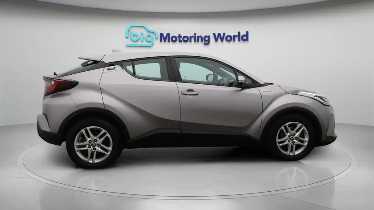 2021-toyota-c-hr-18-vvt-i-icon-big-8