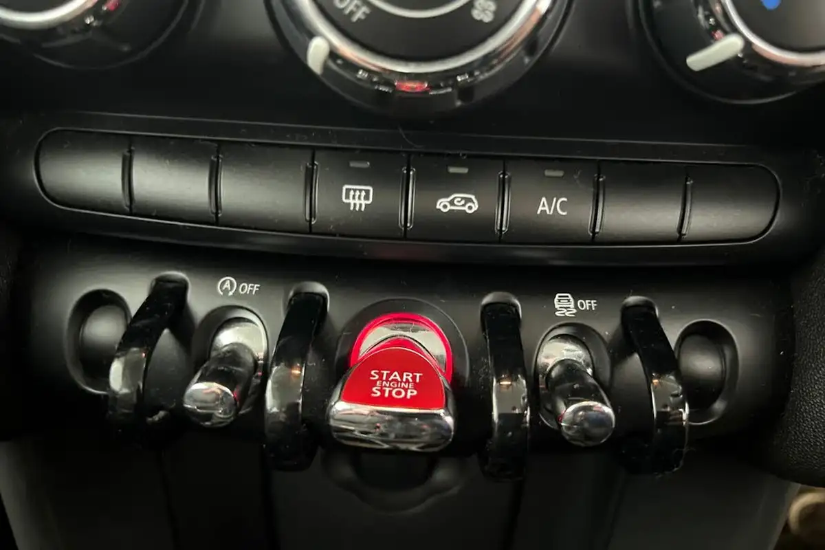 2014-mini-cooper-12-one-pepper-ss-3d-big-13